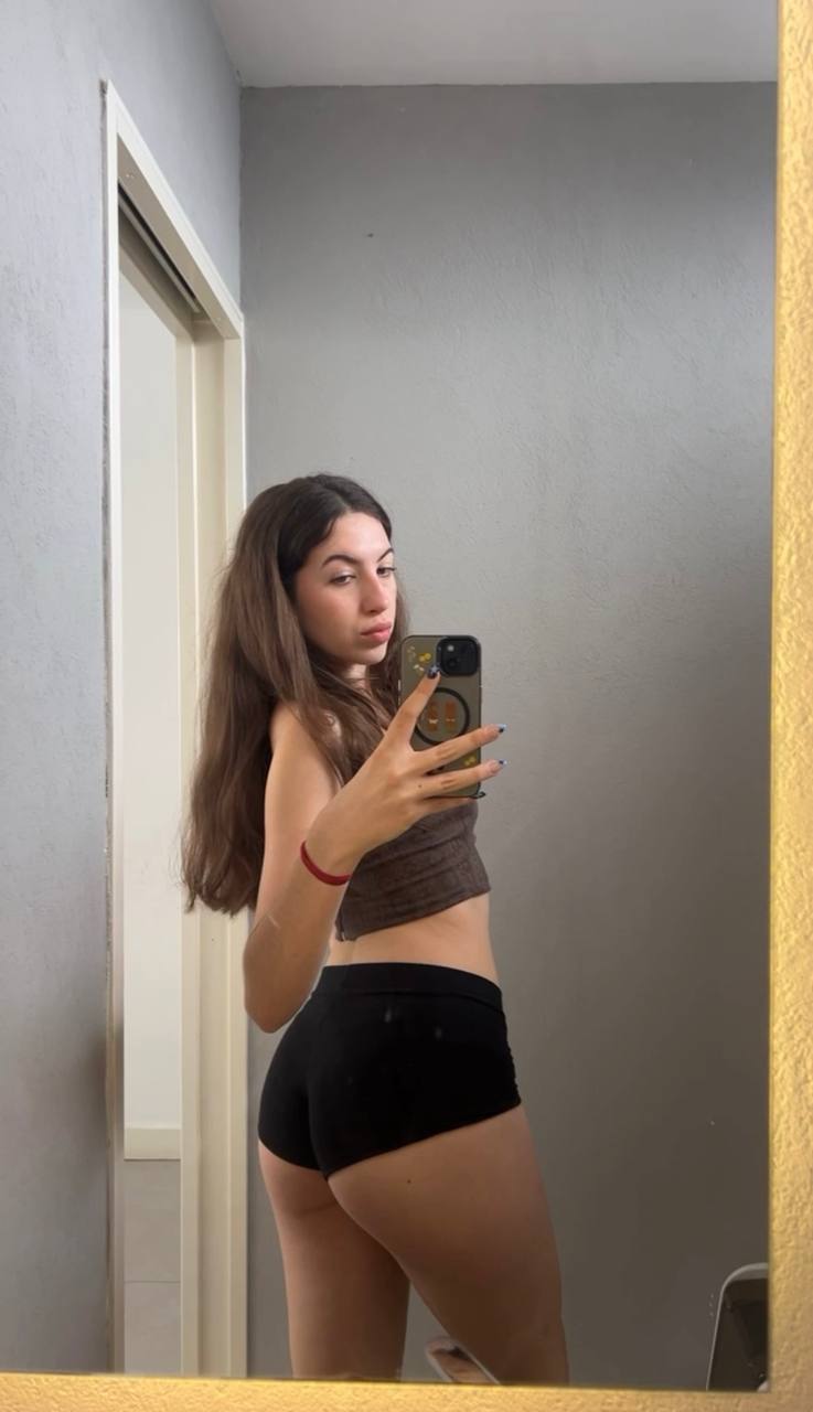 Amber in her underwear in Kalyan