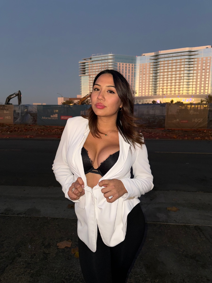 Take a pause and enjoy Ali Cruz — streaming from Kalyan