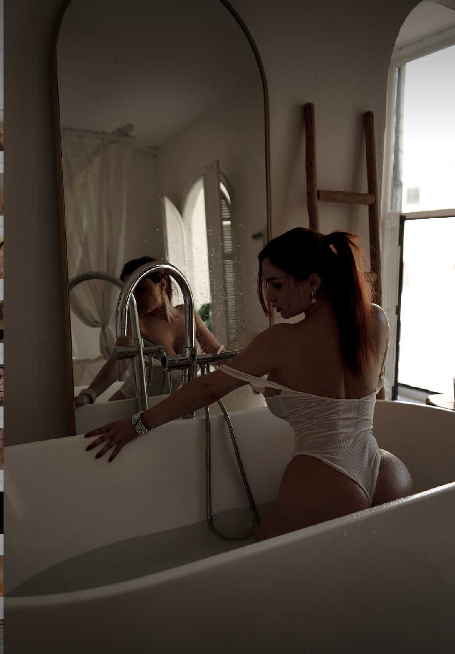 A playful frame from Miranda Faith nude — online in Kalyan