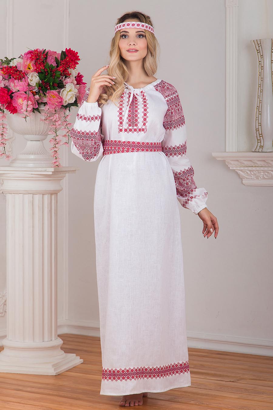 Women in Slavic costumes in Kalyan