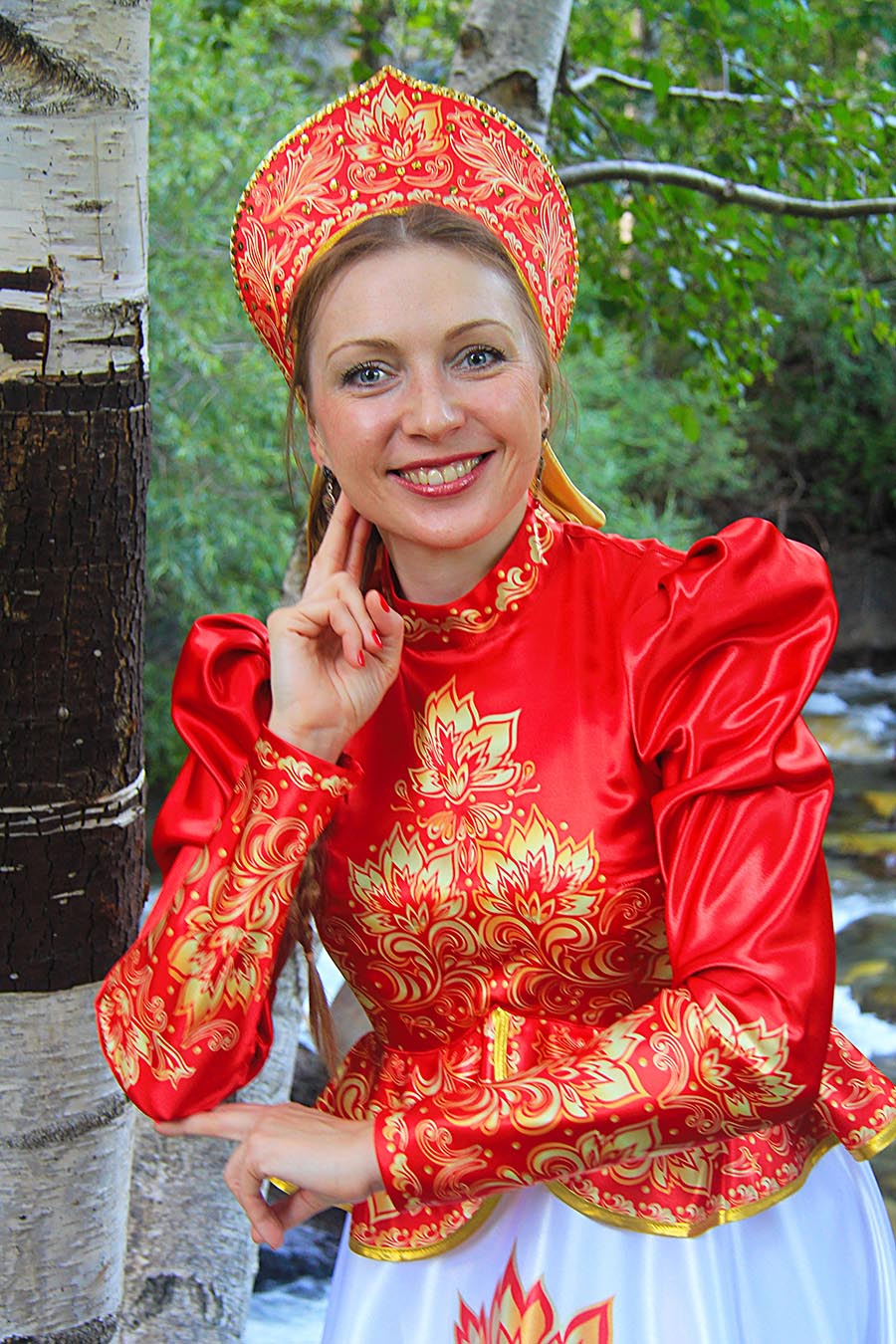 Women in Slavic costumes in Kalyan