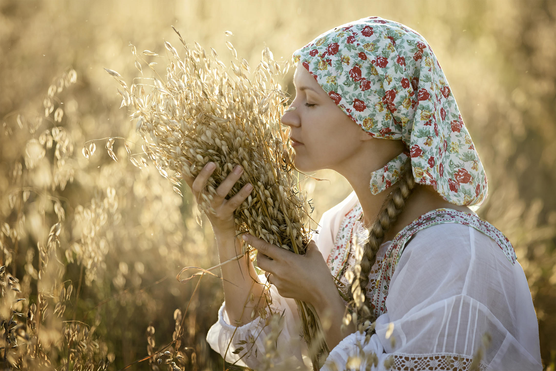 Photo Women in Slavic costumes in Kalyan