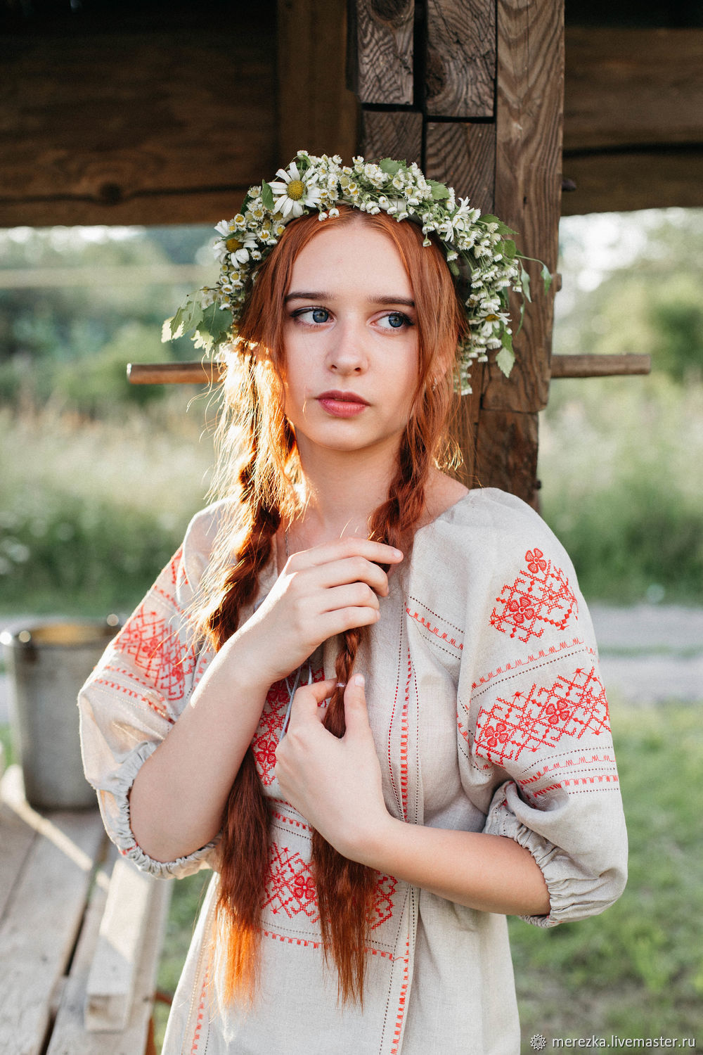 Girls in Slavic costumes in Kalyan