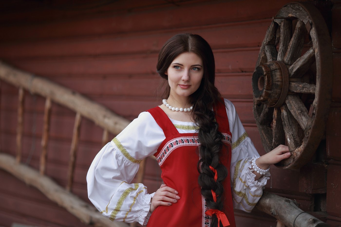 Girls in Slavic costumes in Kalyan
