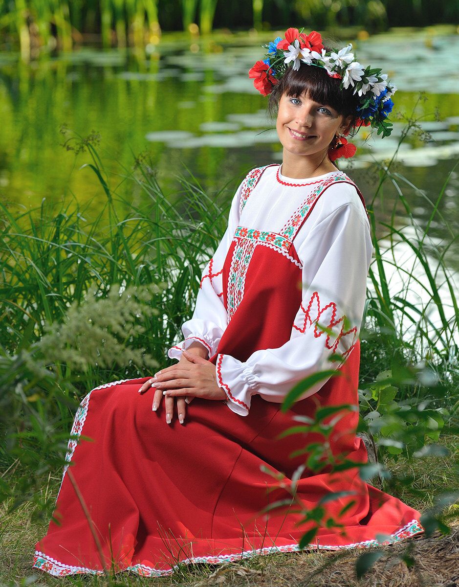 Beautiful girl Girls in Slavic costumes in Kalyan